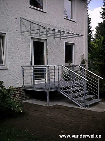 Vordach  und Treppe.JPG